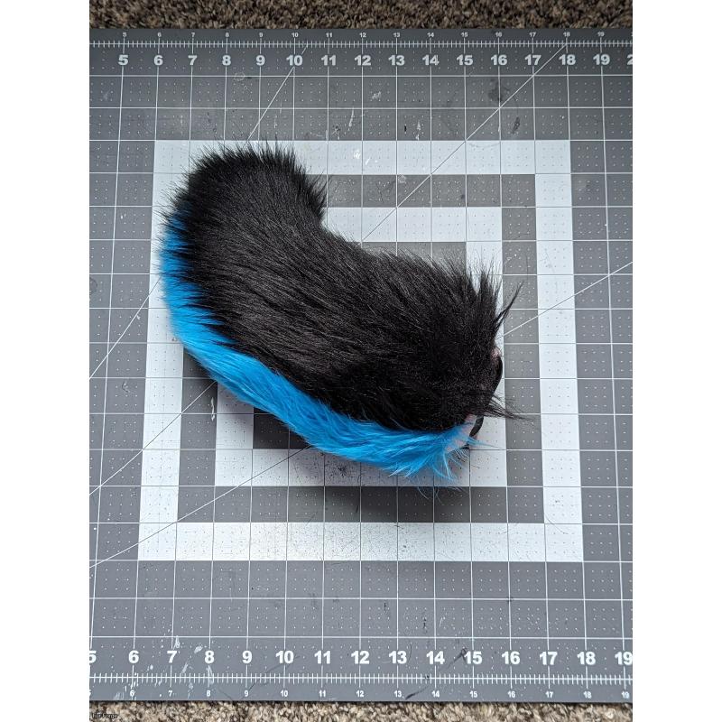 Black/Azure Nub Tail